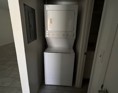 2700 Park Windsor Drive - Photo Thumbnail 10