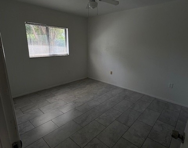 2700 Park Windsor Drive - Photo Thumbnail 7