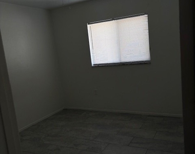2700 Park Windsor Drive - Photo Thumbnail 12