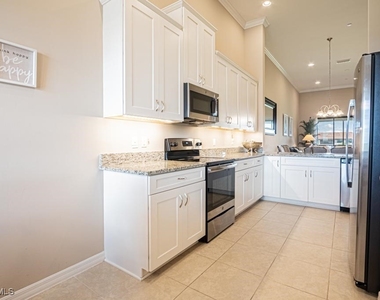 9378 Pocida Court - Photo Thumbnail 4