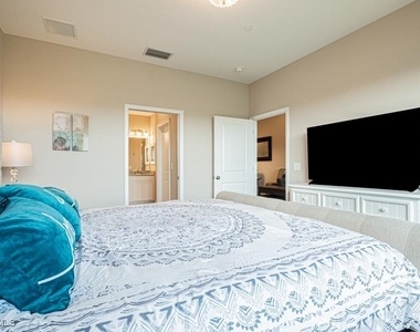 9378 Pocida Court - Photo Thumbnail 10