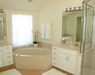590 E Lake Drive - Photo Thumbnail 10
