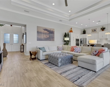 6394 Warwick Avenue - Photo Thumbnail 3