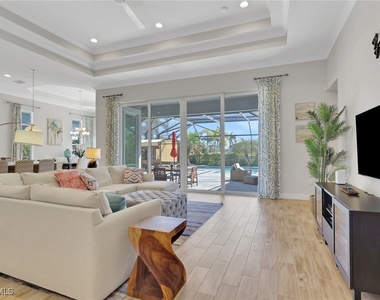 6394 Warwick Avenue - Photo Thumbnail 2
