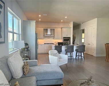 9179 Cayman Drive - Photo Thumbnail 11