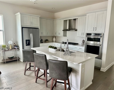 9179 Cayman Drive - Photo Thumbnail 7