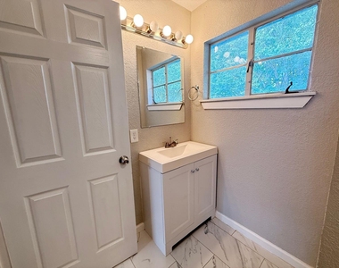 2501 Yoakum Boulevard - Photo Thumbnail 17