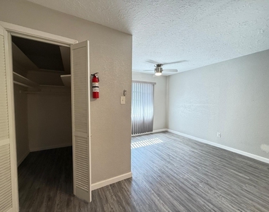 2501 Yoakum Boulevard - Photo Thumbnail 9