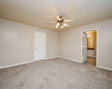 6127 Yorkglen Manor Lane - Photo Thumbnail 21