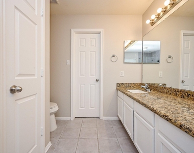 6127 Yorkglen Manor Lane - Photo Thumbnail 25