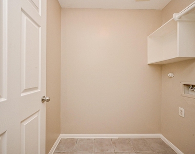 6127 Yorkglen Manor Lane - Photo Thumbnail 18