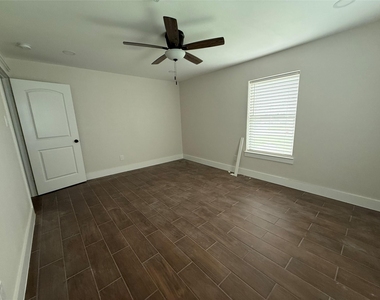 5924 Honeysuckle Drive - Photo Thumbnail 21