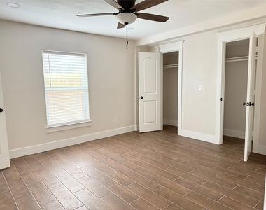 5924 Honeysuckle Drive - Photo Thumbnail 12