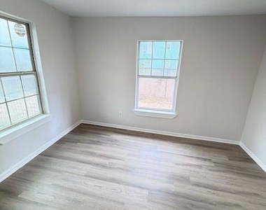 1819 Carr Street - Photo Thumbnail 6