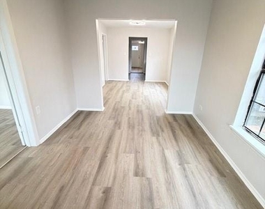 1819 Carr Street - Photo Thumbnail 5
