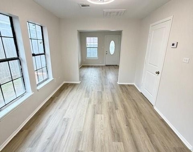 1819 Carr Street - Photo Thumbnail 4