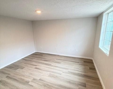 1819 Carr Street - Photo Thumbnail 3