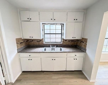 1819 Carr Street - Photo Thumbnail 7