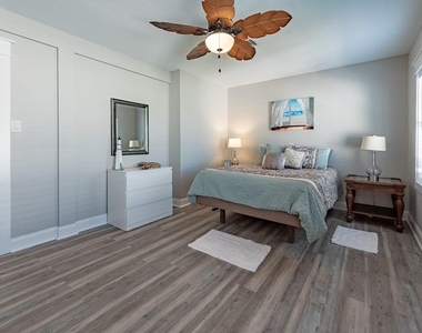 1726 65th Street - Photo Thumbnail 9