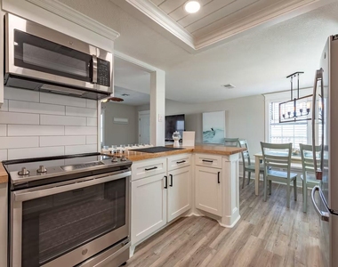 1726 65th Street - Photo Thumbnail 5