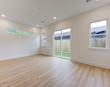 4029 Knoxville Street - Photo Thumbnail 8