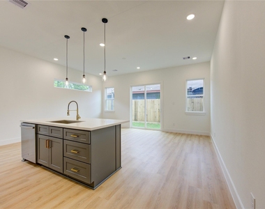 4029 Knoxville Street - Photo Thumbnail 4