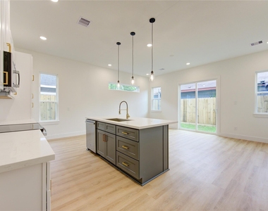 4029 Knoxville Street - Photo Thumbnail 5