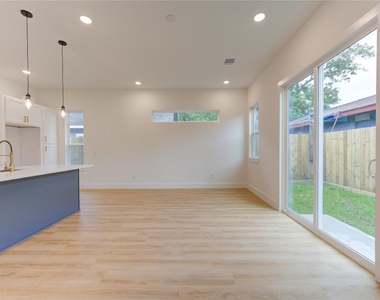 4029 Knoxville Street - Photo Thumbnail 7