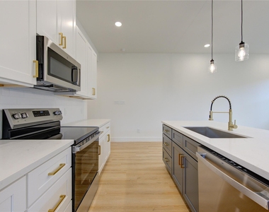 4029 Knoxville Street - Photo Thumbnail 1