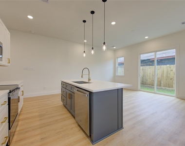 4029 Knoxville Street - Photo Thumbnail 2
