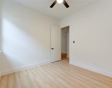 4029 Knoxville Street - Photo Thumbnail 17