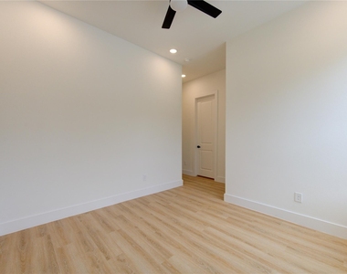 4029 Knoxville Street - Photo Thumbnail 20