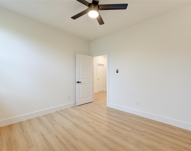 4029 Knoxville Street - Photo Thumbnail 9