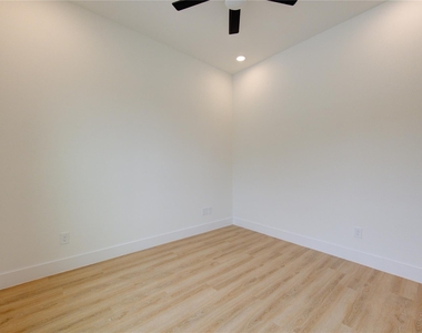 4029 Knoxville Street - Photo Thumbnail 19