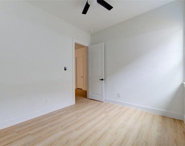 4029 Knoxville Street - Photo Thumbnail 10