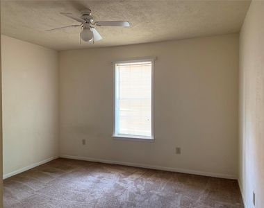 4310 College Main Street - Photo Thumbnail 14