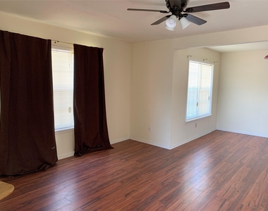 4310 College Main Street - Photo Thumbnail 3