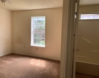 4310 College Main Street - Photo Thumbnail 15