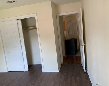 4310 College Main Street - Photo Thumbnail 8