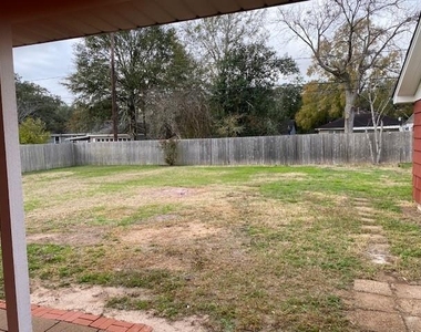 1210 Brazos Street - Photo Thumbnail 13