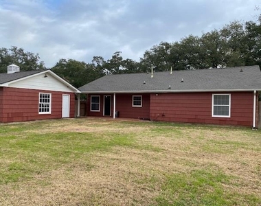 1210 Brazos Street - Photo Thumbnail 14