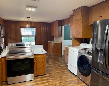 1210 Brazos Street - Photo Thumbnail 5