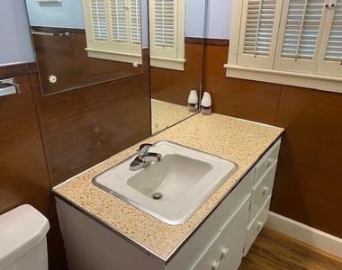 1210 Brazos Street - Photo Thumbnail 8
