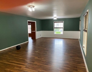 1210 Brazos Street - Photo Thumbnail 2