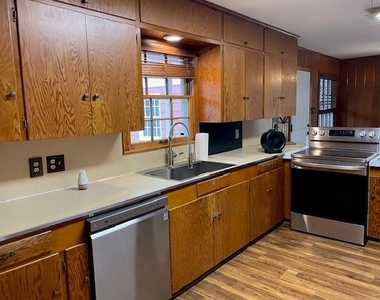 1210 Brazos Street - Photo Thumbnail 6