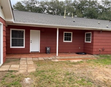1210 Brazos Street - Photo Thumbnail 16