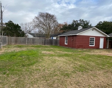 1210 Brazos Street - Photo Thumbnail 15