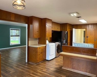 1210 Brazos Street - Photo Thumbnail 3