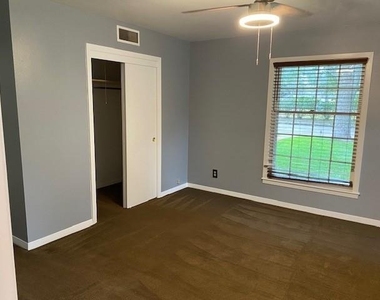 1210 Brazos Street - Photo Thumbnail 9