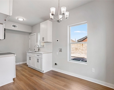 1115 Hogan Street - Photo Thumbnail 5